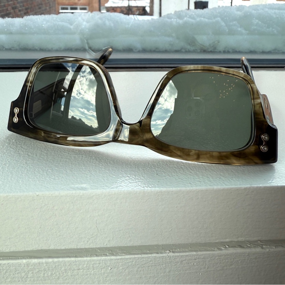 AKONI ‘Columba 50’ Sunglasses in Green Swirl - Picture 4 of 12